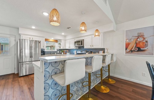 Freeport House | Spacious Coastal Escape + 3 King Ensuites + Bunkroom Ensuite + Beach Gear