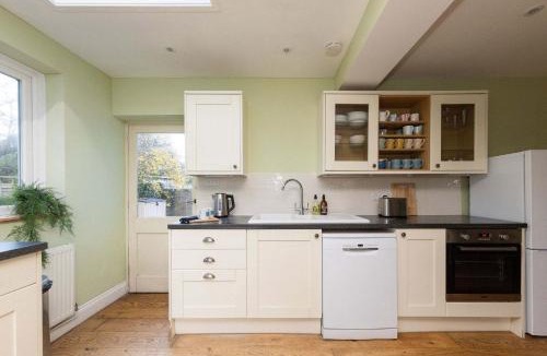 Middleton-on-Sea House | Spacious Coastal Family Home Sleeps 8