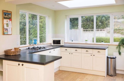 Middleton-on-Sea House | Spacious Coastal Family Home, Sleeps 8