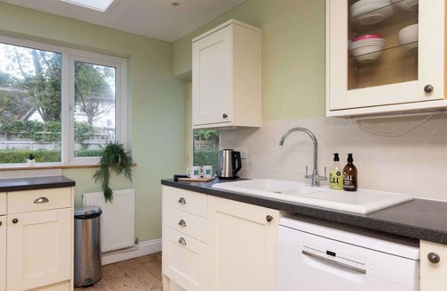 Middleton-on-Sea House | Spacious Coastal Family Home, Sleeps 8
