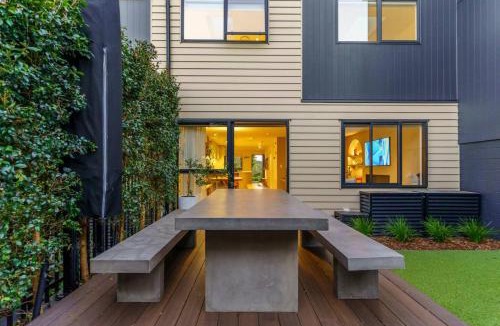 Mahurangi West House | Spacious Coastal Luxe Home with Sea View and Parking