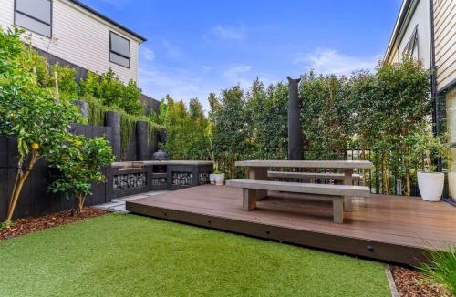 Mahurangi West House | Spacious Coastal Luxe Home with Sea View and Parking