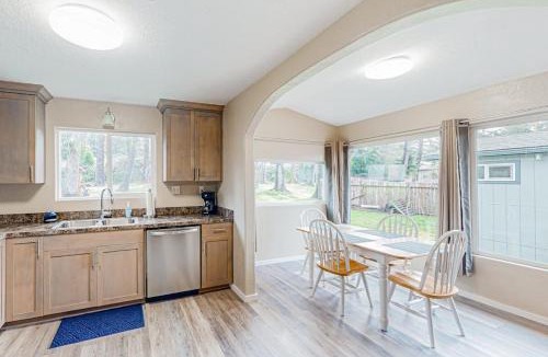 Coos Bay House | Spacious coastal property with separate living quarters wood stove & grill