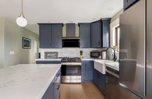 El Granada House | Spacious Coastal Retreat for Groups — Walk to Beach, Harbor & Trails