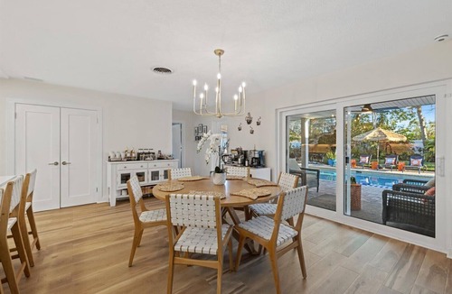 Venice House | Spacious Coastal Retreat in Beautiful Venice FL