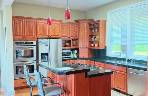Vancouver House | Spacious Columbia River View Executive home. Sleeps 8. Beautiful views of river