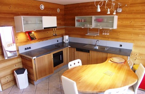 Orcieres-Merlette Apartment | Spacious comfort for 6 in Orcières, pets allowed