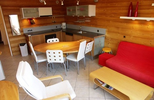 Orcieres-Merlette Apartment | Spacious comfort for 6 in Orcières, pets allowed