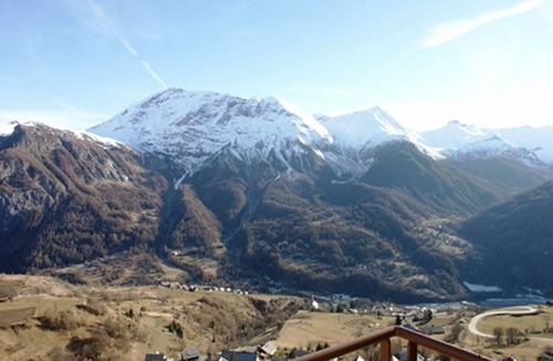 Orcieres-Merlette Apartment | Spacious comfort for 6 in Orcières, pets allowed