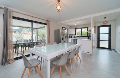 Tignieu-Jameyzieu Villa | Spacious, comfortable house for 12 people near Lyon and Eurexpo
