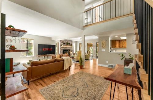 Monument House | Spacious Comfort in Scenic Monument