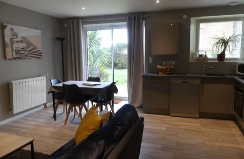 Saint-Evarzec Cottage | Spacious Comfortable Cottage