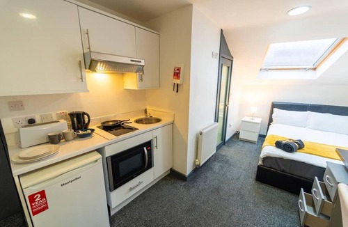 Selly Oak Apartment | Spacious Comfortable studio near the university