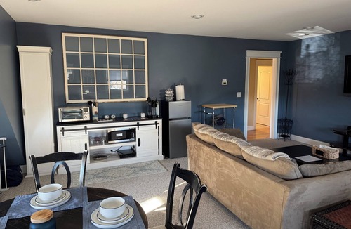 Woburn Apartment | Spacious, Comfortable 1-bedroom sleeps 4 in charming Woburn near Horn Pond