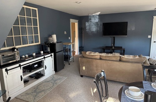 Woburn Apartment | Spacious, Comfortable 1-bedroom sleeps 4 in charming Woburn near Horn Pond