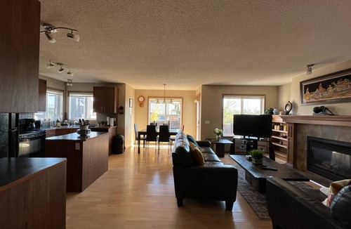 Calgary House | Spacious, comfortable, air-conditioned. Near Airport.