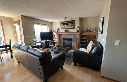 Calgary House | Spacious, comfortable, air-conditioned. Near Airport.