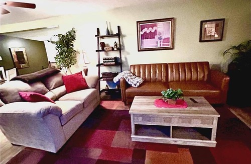 Waverly House | Spacious, Comfortable And Private 3 Bedroom