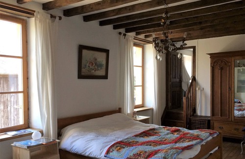 Ceauce House | Spacious, comfortable farmhouse in a quiet location, sleeps 20, large garden.