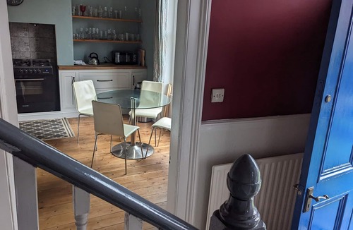 Leeds House | Spacious, Comfortable Georgian 4 brd Home, Headingly Stadium, Leeds Uni & Arena.