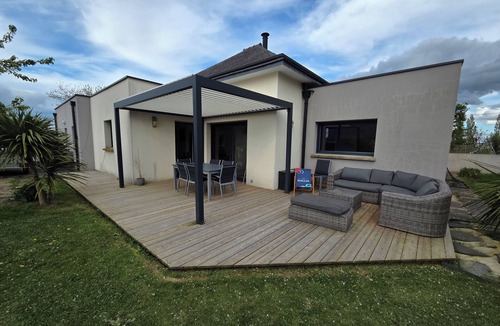 Pommeret House | Spacious, comfortable house in a quiet location 20 minutes from the beach