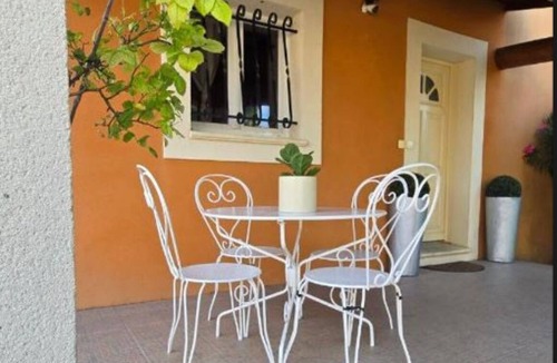 Monteux House | SPACIOUS & COMFORTABLE house in MONTEUX, next to Parc Spirou and Wave Island.