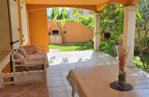 Monteux House | SPACIOUS & COMFORTABLE house in MONTEUX, next to Parc Spirou and Wave Island.