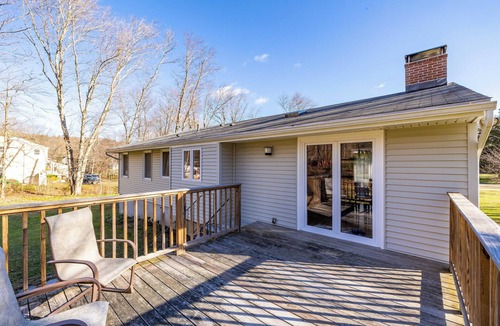 Farmington House | Spacious & Comfortable 3-Bedroom Home