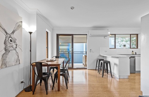 Auchenflower Apartment | Spacious & Comfy 2 Bed/2 Bath/2 Car Apartment in Auchenflower