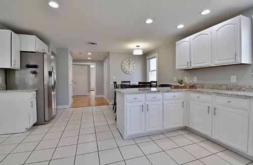 Milton House | Spacious, Comfy Colonial, minutes to Boston and highways
