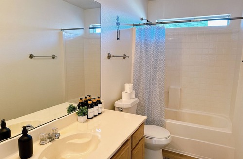 South Arlington House | Spacious & Comfy Home , Pets Friendly
