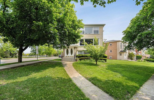 Skokie Apartment | Spacious completely renovated 4BR APT that feels like a HOME in Skokie near mall