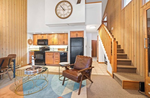 Century West Condo | Spacious Condo in Bend! Prime Location!