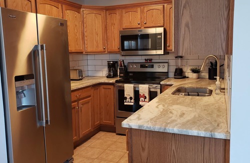 Sandusky Condo | Spacious condo just minutes to the sports complex, ferry launch & Cedar Point!