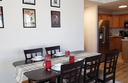 Sandusky Condo | Spacious condo just minutes to the sports complex, ferry launch & Cedar Point!