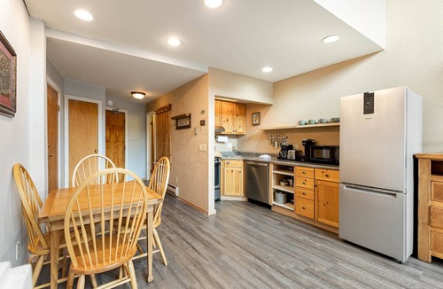 Lakeside Village Condo | Spacious Condo/Mountain Views/Great Amenities