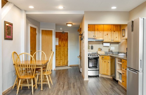 Lakeside Village Condo | Spacious Condo/Mountain Views/Great Amenities
