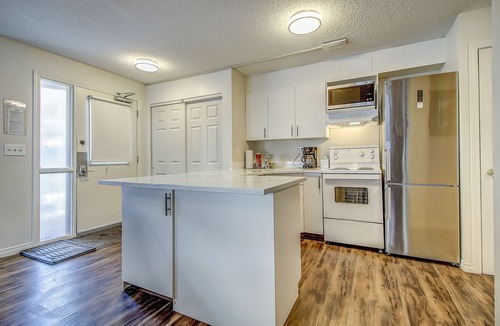 Harvie Heights Cabin | Spacious condo unit Getaway to the Rocky