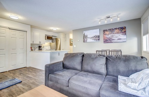 Harvie Heights Cabin | Spacious condo unit Getaway to the Rocky