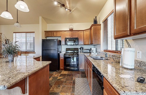 Bear Hollow Village Condo | Spacious condo w/community pool & hot tub, mountain views, centrally located
