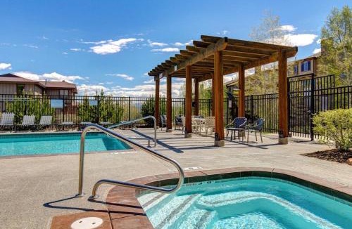 Bear Hollow Village House | Spacious condo with community pool & hot tub mountain views centrally located