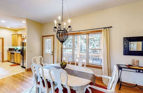 Whittier House | Spacious condo with fireplace, washer/dryer & access to pool/hot tub