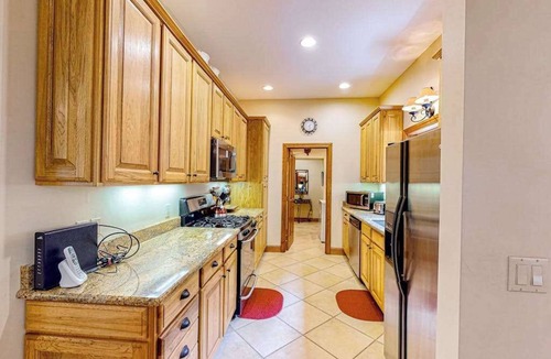 Whittier House | Spacious condo with fireplace, washer/dryer & access to pool/hot tub