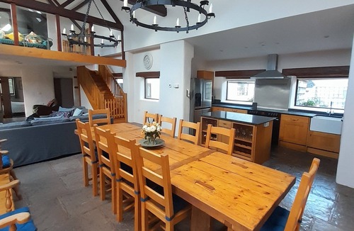 Westcott House | Spacious Converted Barn on a Flower Farm, Devon Countryside, Family Friendly