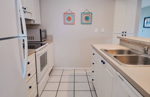 Sanibel Condo | Spacious Corner Condo