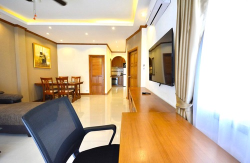 Na Kluea Apartment | Spacious Corner 1-Bedroom Condo with 2 Balconies - Baan Suan Lalana