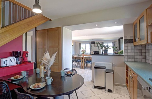 Chevrieres Cottage | Spacious cottage for 12 with private garden and spa in Chevrières