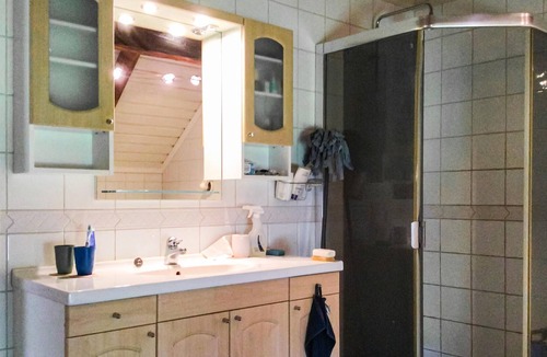 Skarplinge House | Spacious cottage for holidaymakers with pets in Åkerby.