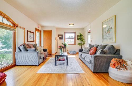 Cottage Grove House | Spacious Cottage Grove Haven Near Downtown St Paul