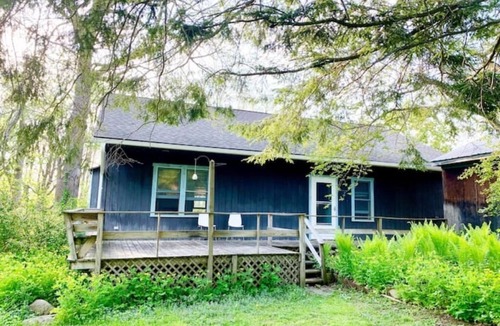 Kinderhook Cottage | Spacious Cottage Retreat on Beautiful 2-Acres